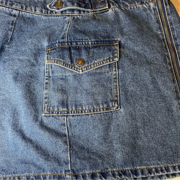 Forever 21 Medium Wash Denim Zip Up Mini Skirt Size Medium - Picture 11 of 13